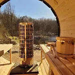 Osada Skoczkowo Komfortowe Z Prywatnymi Wannami Hot-tub Nad Jeziorem- Sauna- Balia- Prywatny Staw Wedkarski * Podiazy