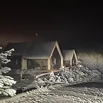 Osada Skoczkowo Komfortowe Z Prywatnymi Wannami Hot-tub Nad Jeziorem- Sauna- Balia- Prywatny Staw Wedkarski Nyaraló Podiazy