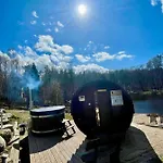 Holiday home Osada Skoczkowo Komfortowe Z Prywatnymi Wannami Hot-tub Nad Jeziorem- Sauna- Balia- Prywatny Staw Wedkarski Podiazy