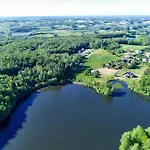 Osada Skoczkowo Komfortowe Z Prywatnymi Wannami Hot-tub Nad Jeziorem- Sauna- Balia- Prywatny Staw Wedkarski Nyaraló Podiazy