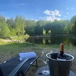 Semesterbostad Osada Skoczkowo Komfortowe Z Prywatnymi Wannami Hot-tub Nad Jeziorem- Sauna- Balia- Prywatny Staw Wedkarski *