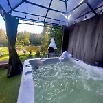 Semesterbostad Osada Skoczkowo Komfortowe Z Prywatnymi Wannami Hot-tub Nad Jeziorem- Sauna- Balia- Prywatny Staw Wedkarski Podiazy