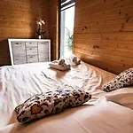 Nyaraló Osada Skoczkowo Komfortowe Z Prywatnymi Wannami Hot-tub Nad Jeziorem- Sauna- Balia- Prywatny Staw Wedkarski