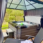 בית נופש Osada Skoczkowo Komfortowe Z Prywatnymi Wannami Hot-tub Nad Jeziorem- Sauna- Balia- Prywatny Staw Wedkarski