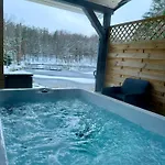 Osada Skoczkowo Komfortowe Z Prywatnymi Wannami Hot-tub Nad Jeziorem- Sauna- Balia- Prywatny Staw Wedkarski Podiazy