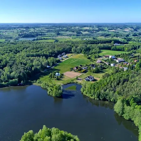Dom wakacyjny Osada Skoczkowo Z Kominkami, Jacuzzi, Balią I Sauną Nad Jeziorem
