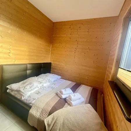 Osada Skoczkowo Z Kominkami, Jacuzzi, Balią I Sauną Nad Jeziorem Podiazy
