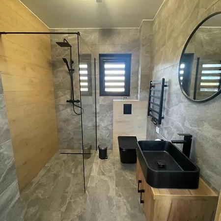 Dom wakacyjny Osada Skoczkowo Z Kominkami, Jacuzzi, Balią I Sauną Nad Jeziorem