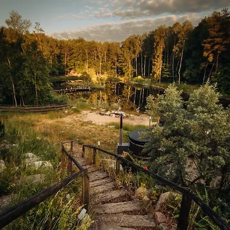 Osada Skoczkowo Z Kominkami, Jacuzzi, Balią I Sauną Nad Jeziorem Podiazy