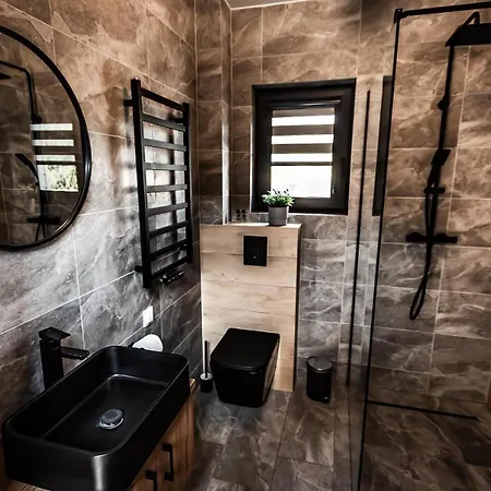 Dom wakacyjny Osada Skoczkowo Z Kominkami, Jacuzzi, Balią I Sauną Nad Jeziorem Podiazy