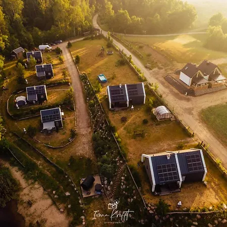 Dom wakacyjny Osada Skoczkowo Z Kominkami, Jacuzzi, Balią I Sauną Nad Jeziorem