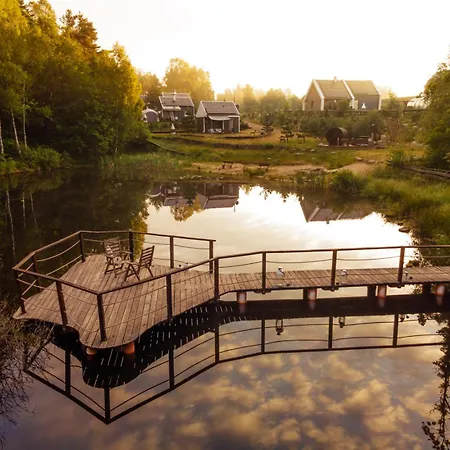 Dom wakacyjny Osada Skoczkowo Z Kominkami, Jacuzzi, Balią I Sauną Nad Jeziorem Podiazy