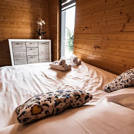 Dom wakacyjny Osada Skoczkowo Komfortowe Z Prywatnymi Wannami Hot-tub Nad Jeziorem- Sauna- Balia- Prywatny Staw Wędkarski