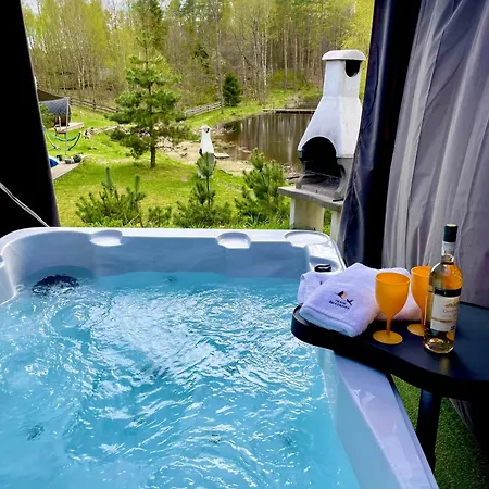 Osada Skoczkowo Komfortowe Domki Z Prywatnymi Jacuzzi Nad Jeziorem- Sauna- Balia-Staw Wedkarski-Basen Z Podgrzewana Woda! Holiday home Podiazy