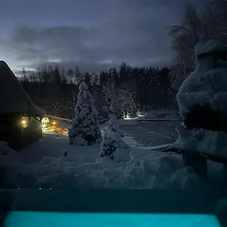 Osada Skoczkowo Komfortowe Z Prywatnymi Wannami Hot-tub Nad Jeziorem- Sauna- Balia- Prywatny Staw Wedkarski Semesterbostad Podiazy