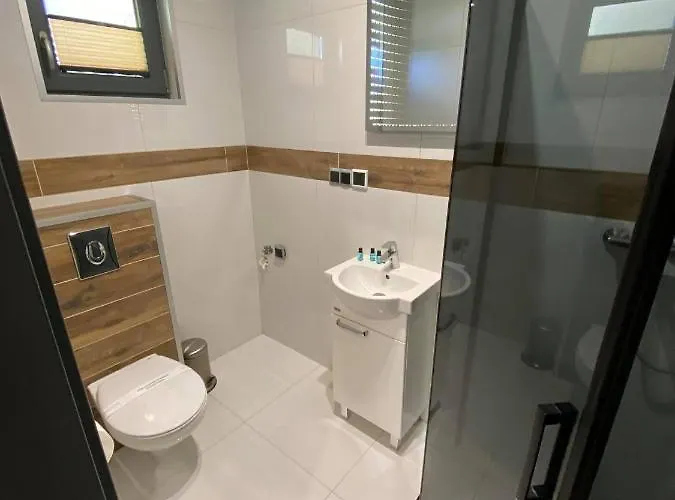 Osada Skoczkowo Komfortowe Z Prywatnymi Wannami Hot-tub Nad Jeziorem- Sauna- Balia- Prywatny Staw Wedkarski בית נופש Podiazy