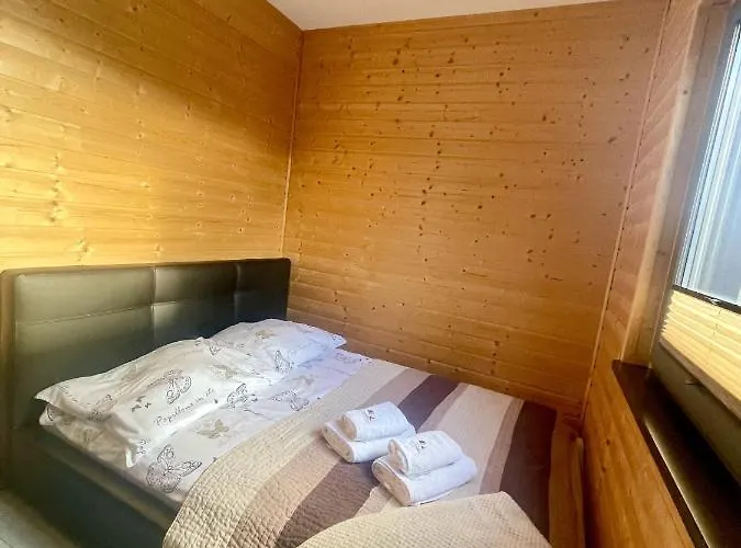 Osada Skoczkowo Komfortowe Z Prywatnymi Wannami Hot-tub Nad Jeziorem- Sauna- Balia- Prywatny Staw Wedkarski Podiazy