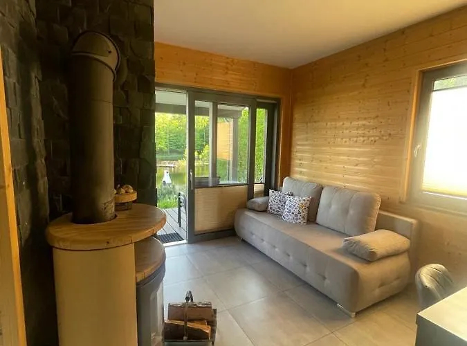 Dom wakacyjny Osada Skoczkowo Komfortowe Z Prywatnymi Wannami Hot-tub Nad Jeziorem- Sauna- Balia- Prywatny Staw Wędkarski