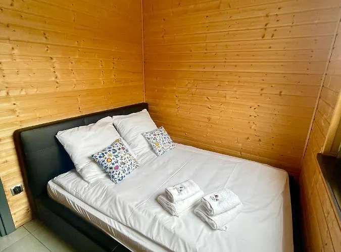 Osada Skoczkowo Komfortowe Z Prywatnymi Wannami Hot-tub Nad Jeziorem- Sauna- Balia- Prywatny Staw Wedkarski בית נופש Podiazy