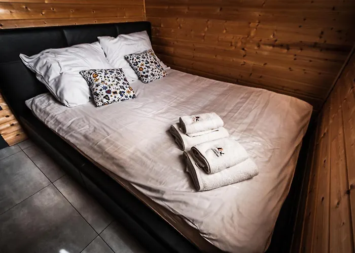 Osada Skoczkowo Komfortowe Z Prywatnymi Wannami Hot-tub Nad Jeziorem- Sauna- Balia- Prywatny Staw Wędkarski Dom wakacyjny