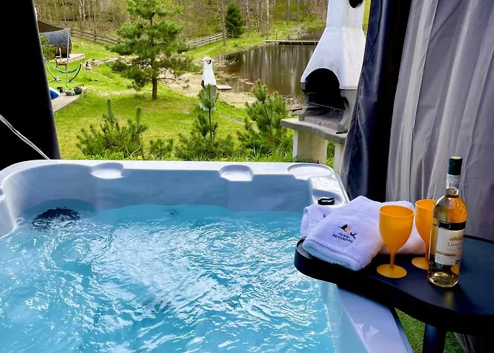 Osada Skoczkowo Komfortowe Z Prywatnymi Wannami Hot-tub Nad Jeziorem- Sauna- Balia- Prywatny Staw Wedkarski בית נופש Podiazy